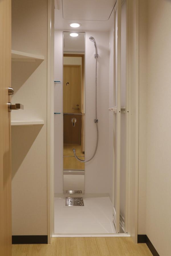 White Hostel Shinsaibashi Осака Экстерьер фото